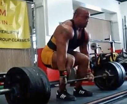 Here Eric Lilliebridge uses the Titan Signature Gold Wrist Wraps to help him pull over 800lbs.